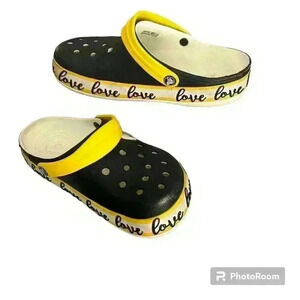 Drew Barrymore Hearts Crocs Color-Block Collection Womens Size 7  Comfort Sandal